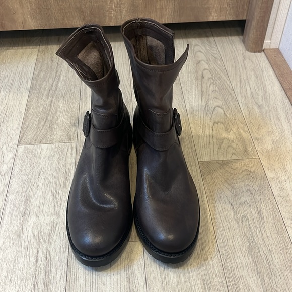Women’s Frye Veronica Leather Buckle Moto Booties 8 1/2B NWOB - Picture 2 of 8